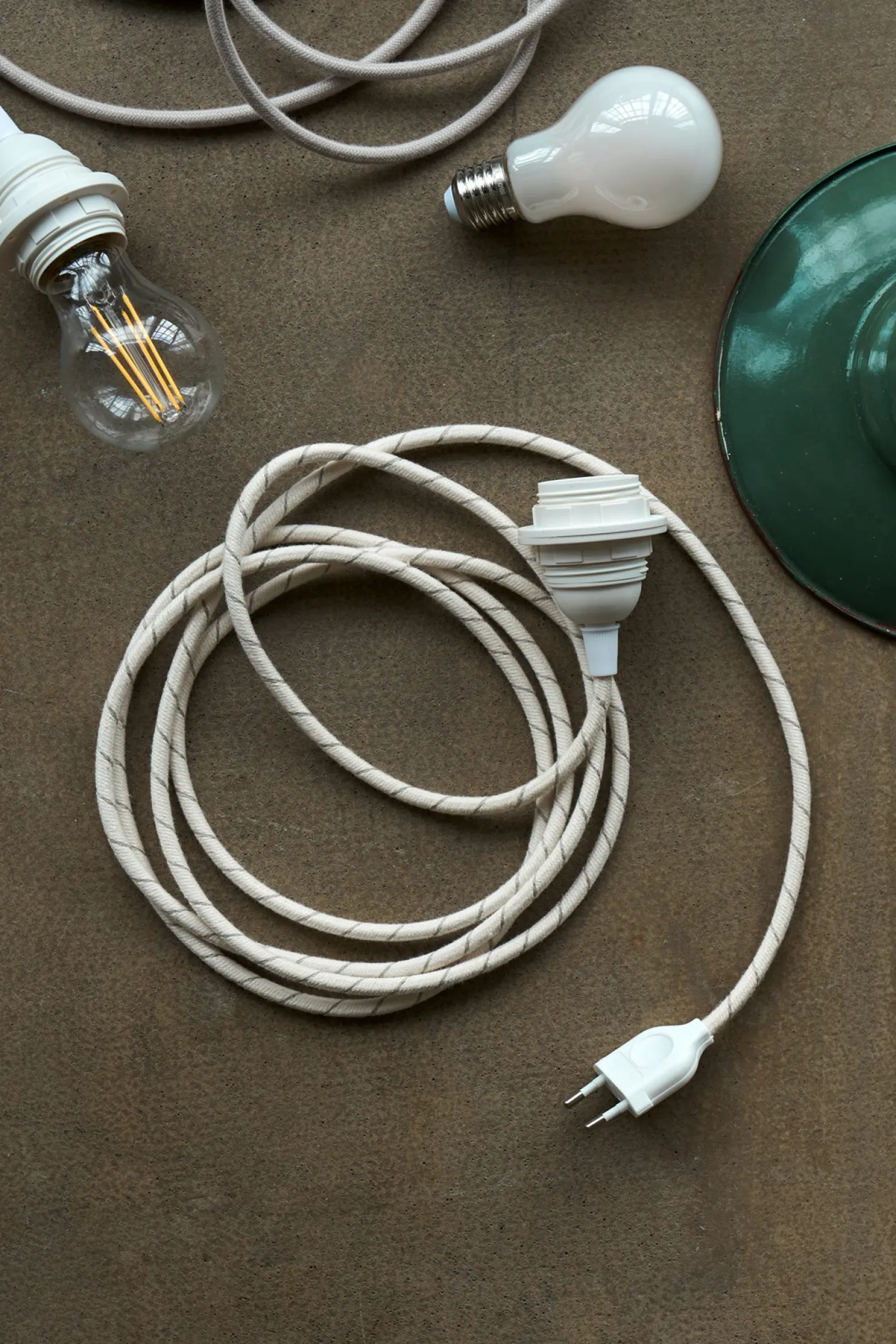 Plug-in Pendellampe White
